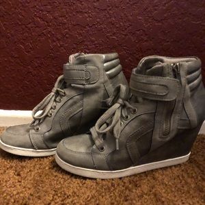 Wedge sneakers